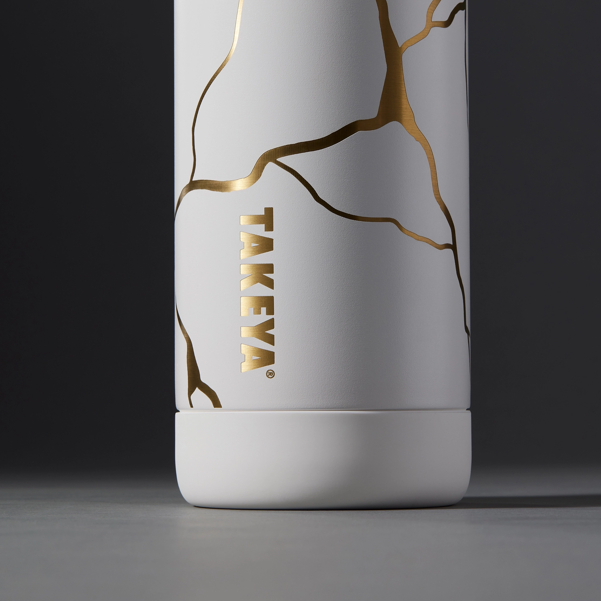kintsugi-water-bottle-with-straw-lid-s5 51389-TK_HO25_Kintsugi_Takeya9236_Crop.png