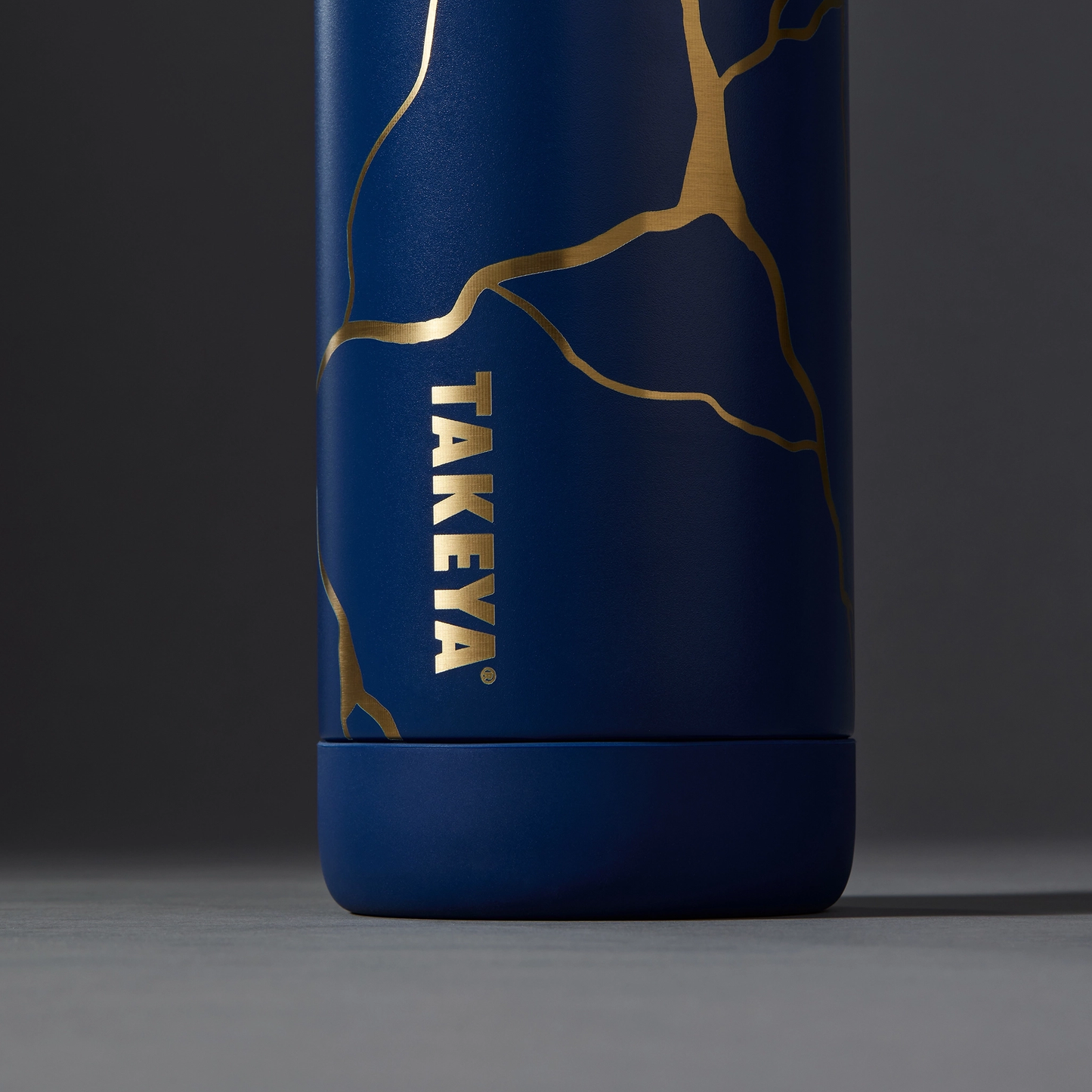 kintsugi-water-bottle-with-spout-lid-u8 51390-TK_HO25_Kintsugi_Takeya9241_Crop.png