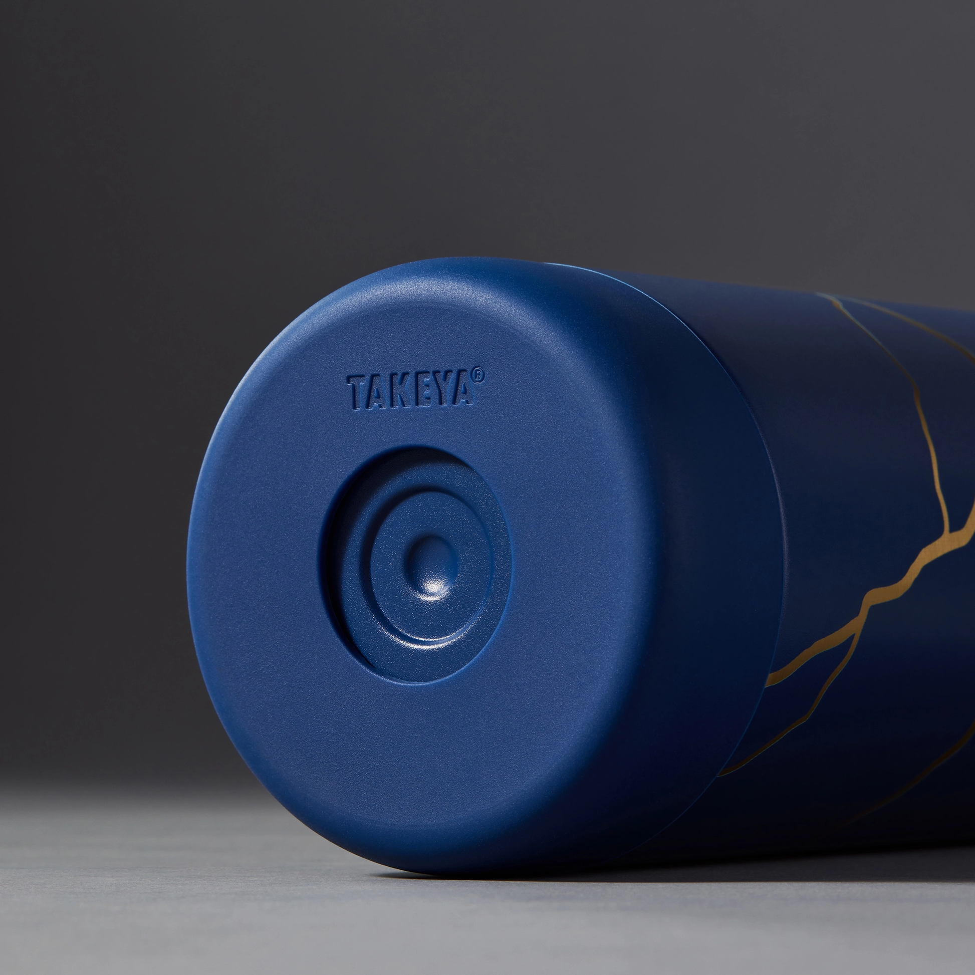 kintsugi-water-bottle-with-spout-lid-u8 51390-TK_HO25_Kintsugi_Takeya9249.png